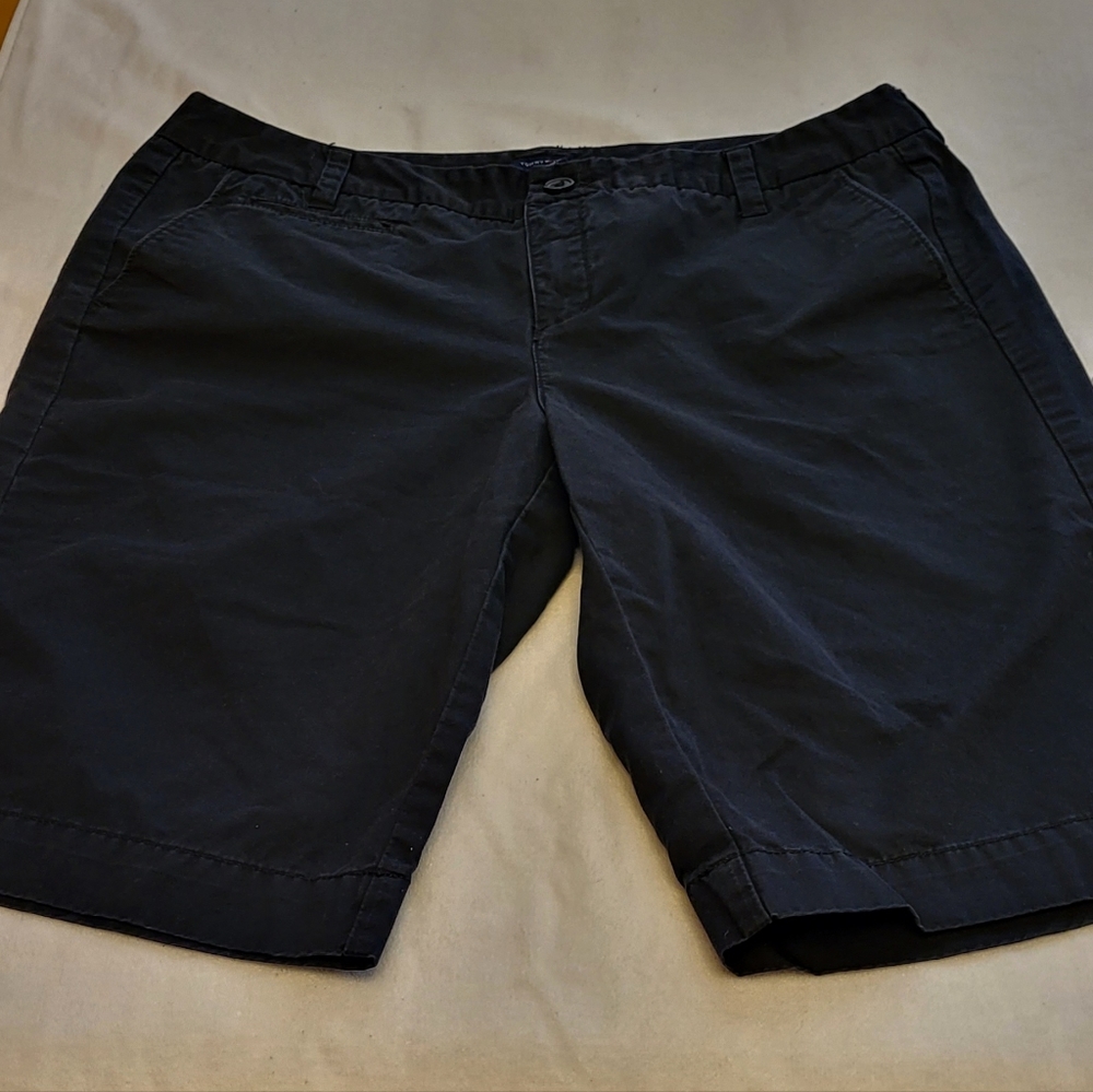 😁*BOGO SALE*😁 Tommy Hilfiger black long shorts  size 12